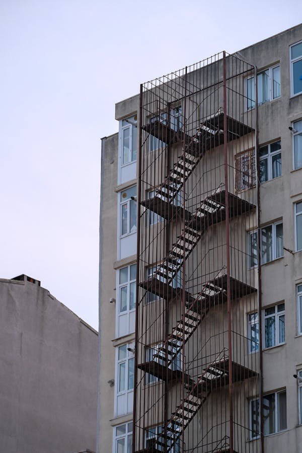 Accès en hauteur : solutions innovantes pour une sécurité optimale